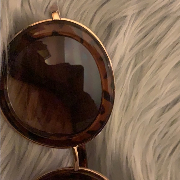 Fashion Shades - Picture 3 of 3